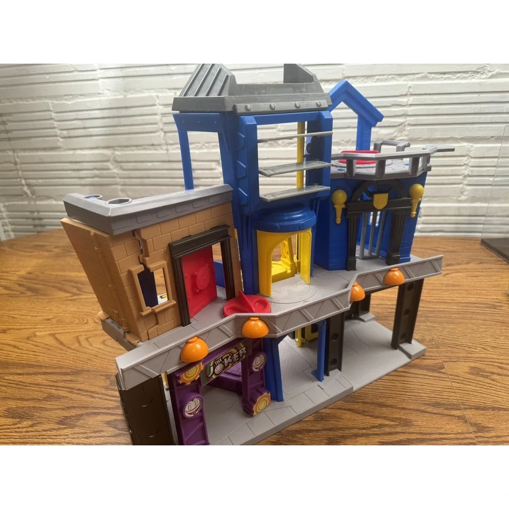 Mattel Imaginext DC Super Friends Batman Gotham City Joker Bank Playset 2011